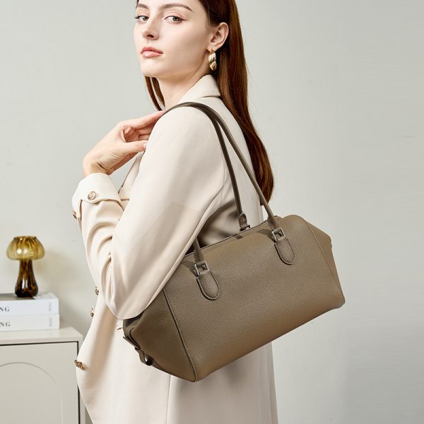 Women’s Full-Grain Leather East-West Shoulder Tote Bag