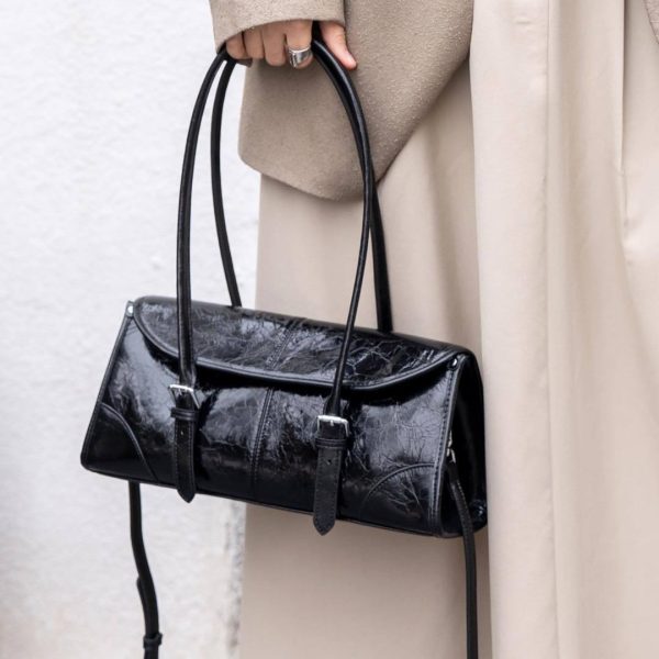 Women’s Large-Capacity Oil-Waxed Leather East-West Shoulder Bag