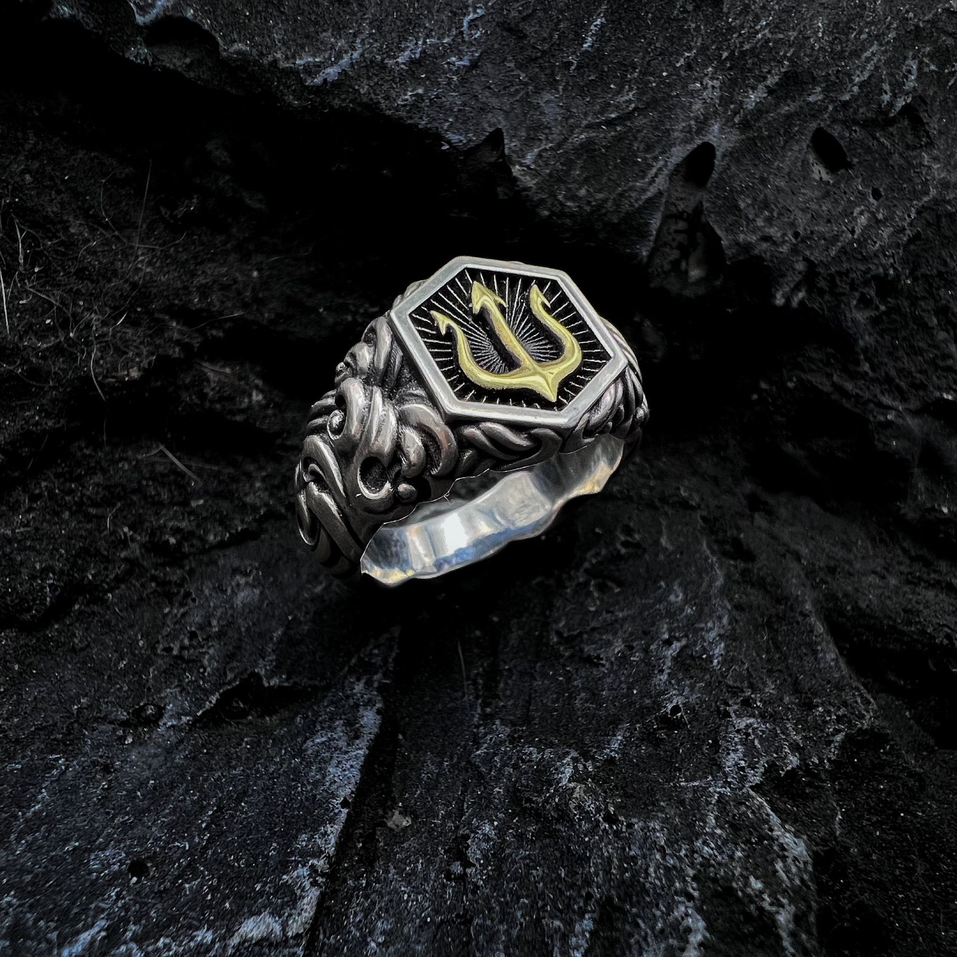 Adjustable Trident Geometric Ring