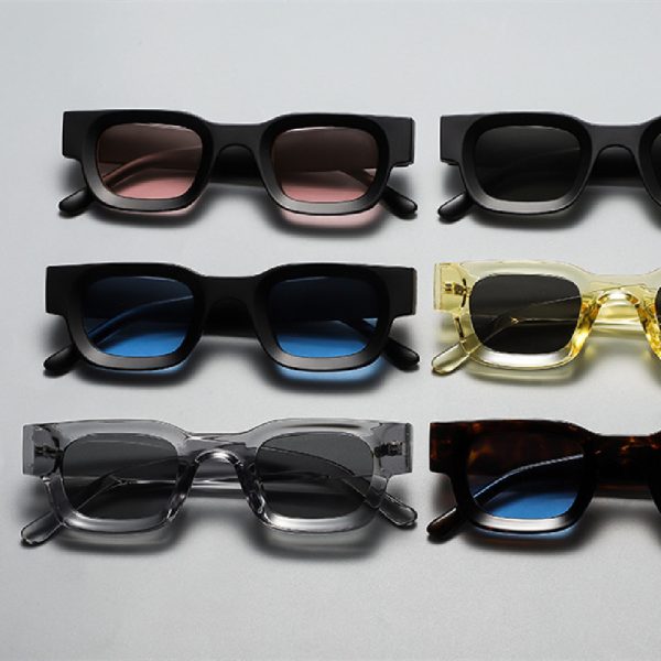Men’s Retro Small-Frame Sunglasses with UV400 Lenses