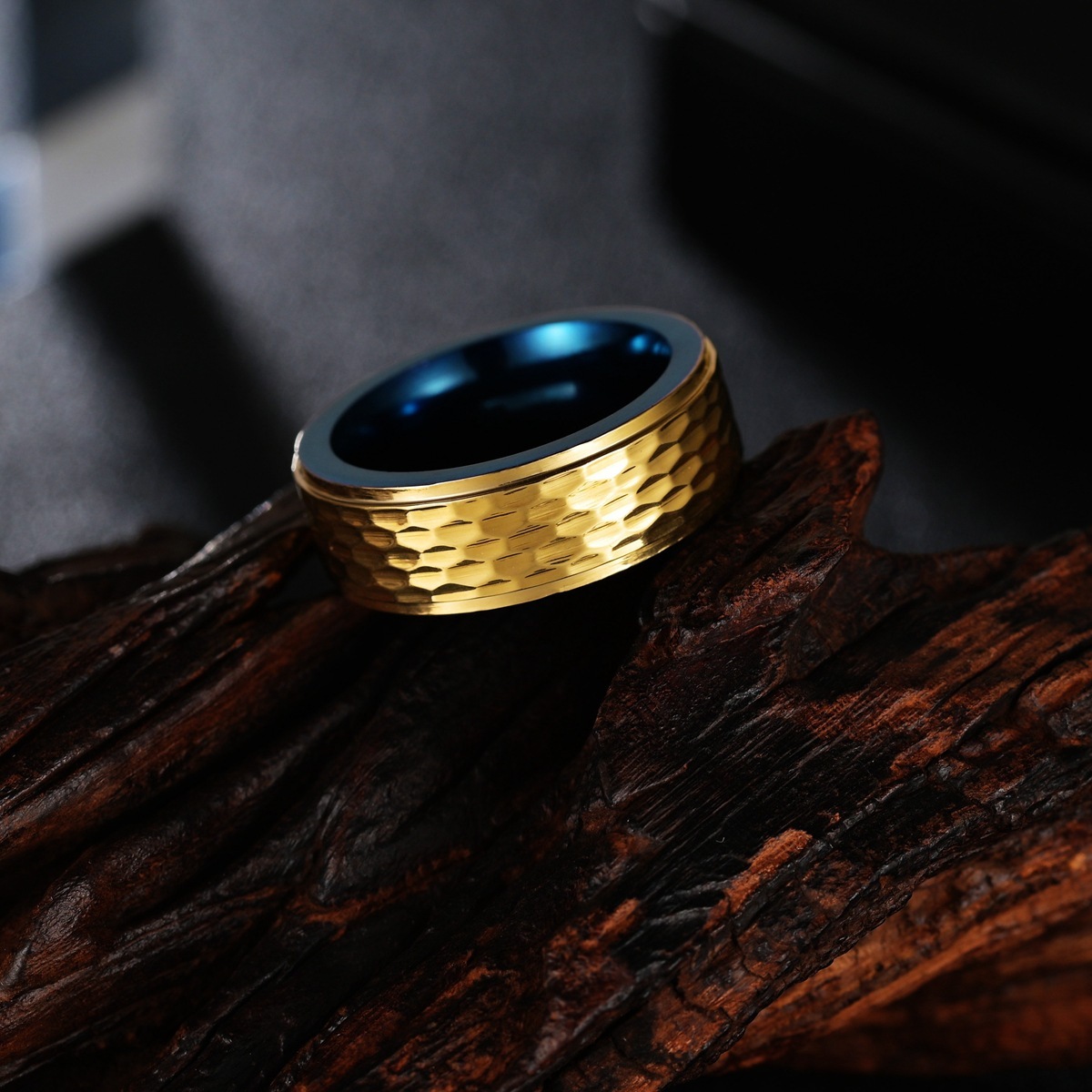 Hammer-Pattern Tungsten Steel Ring - Image 3