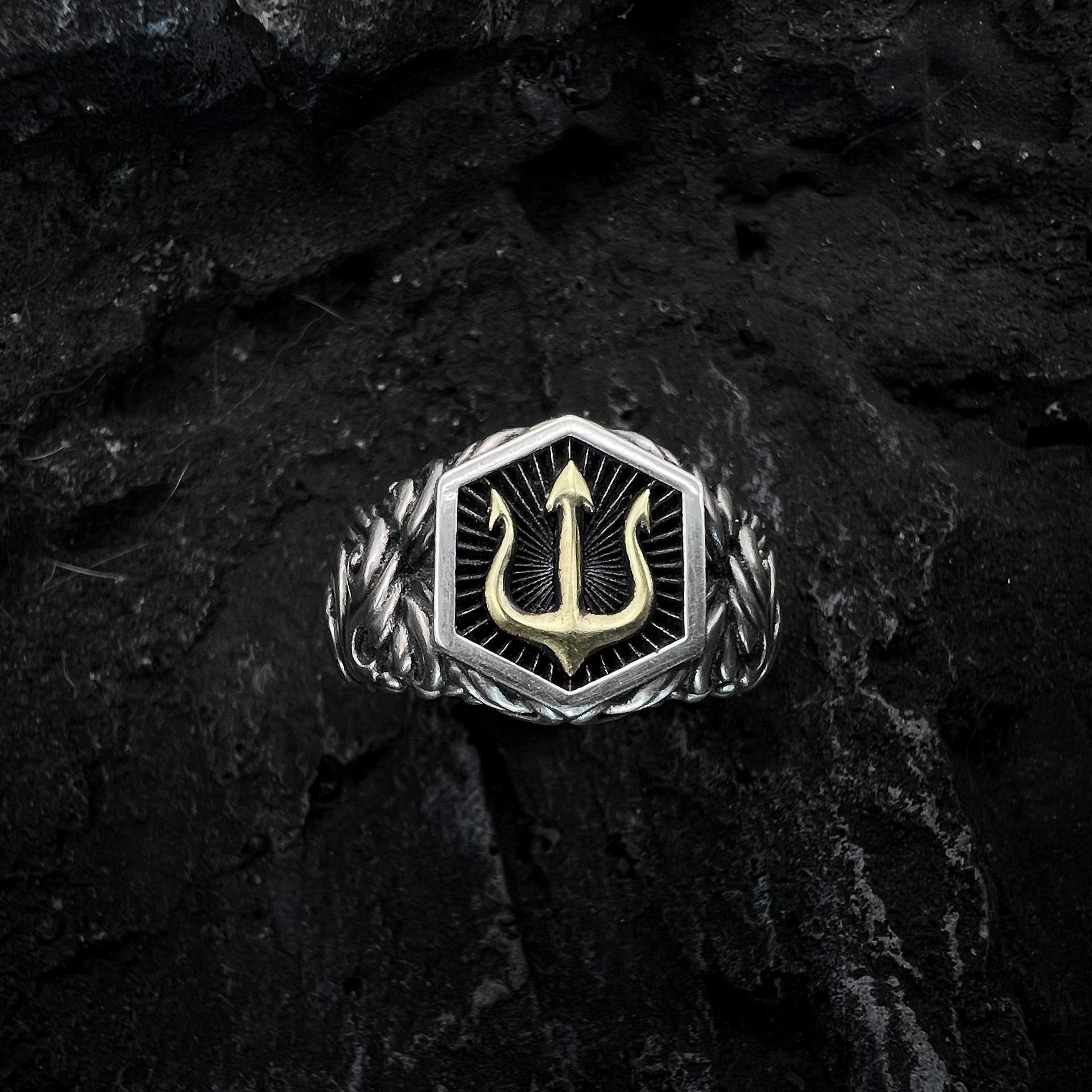 Adjustable Trident Geometric Ring - Image 3