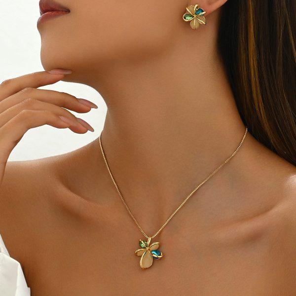 Women’s Gold-Tone Floral Necklace and Stud Earrings Set