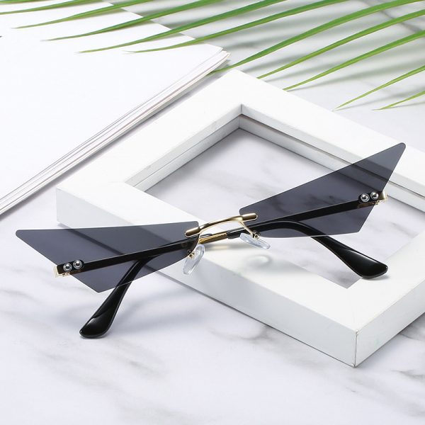 Wingtip Triangle Rimless Sunglasses