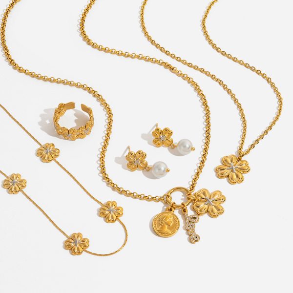 Gold-Tone Four-Leaf Clover Jewelry Set for Women – Stainless Steel Necklace, Ring & Pearl Drop Earrings