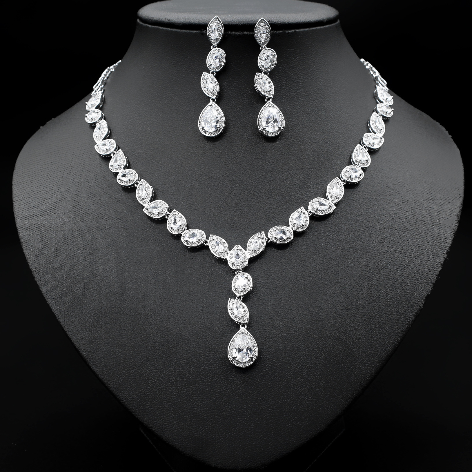 Colorful Zircon Leaf Necklace and Earrings Set - Image 4