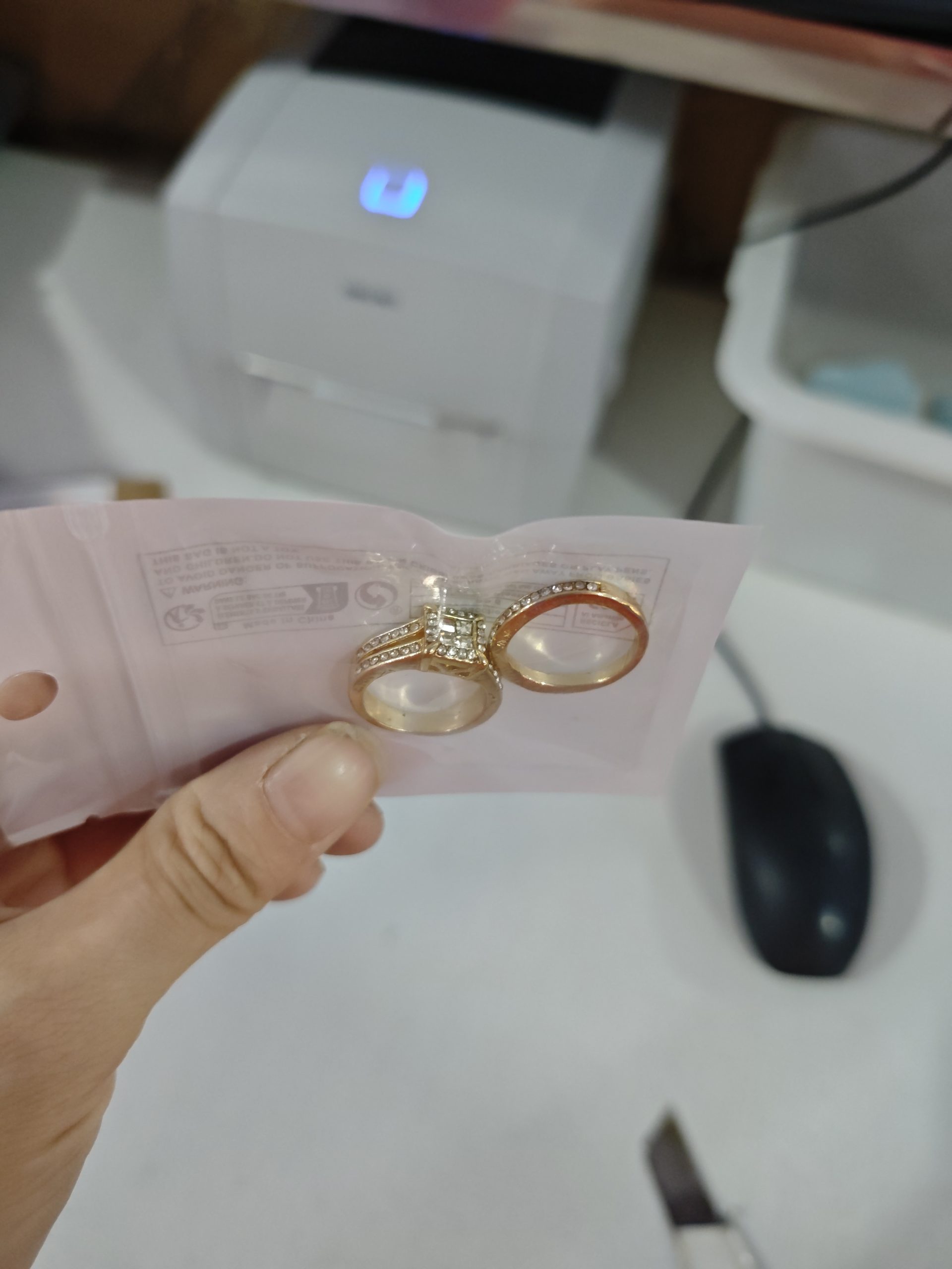 Gold-Plated Zircon-Inlaid Ring for Women - Image 9