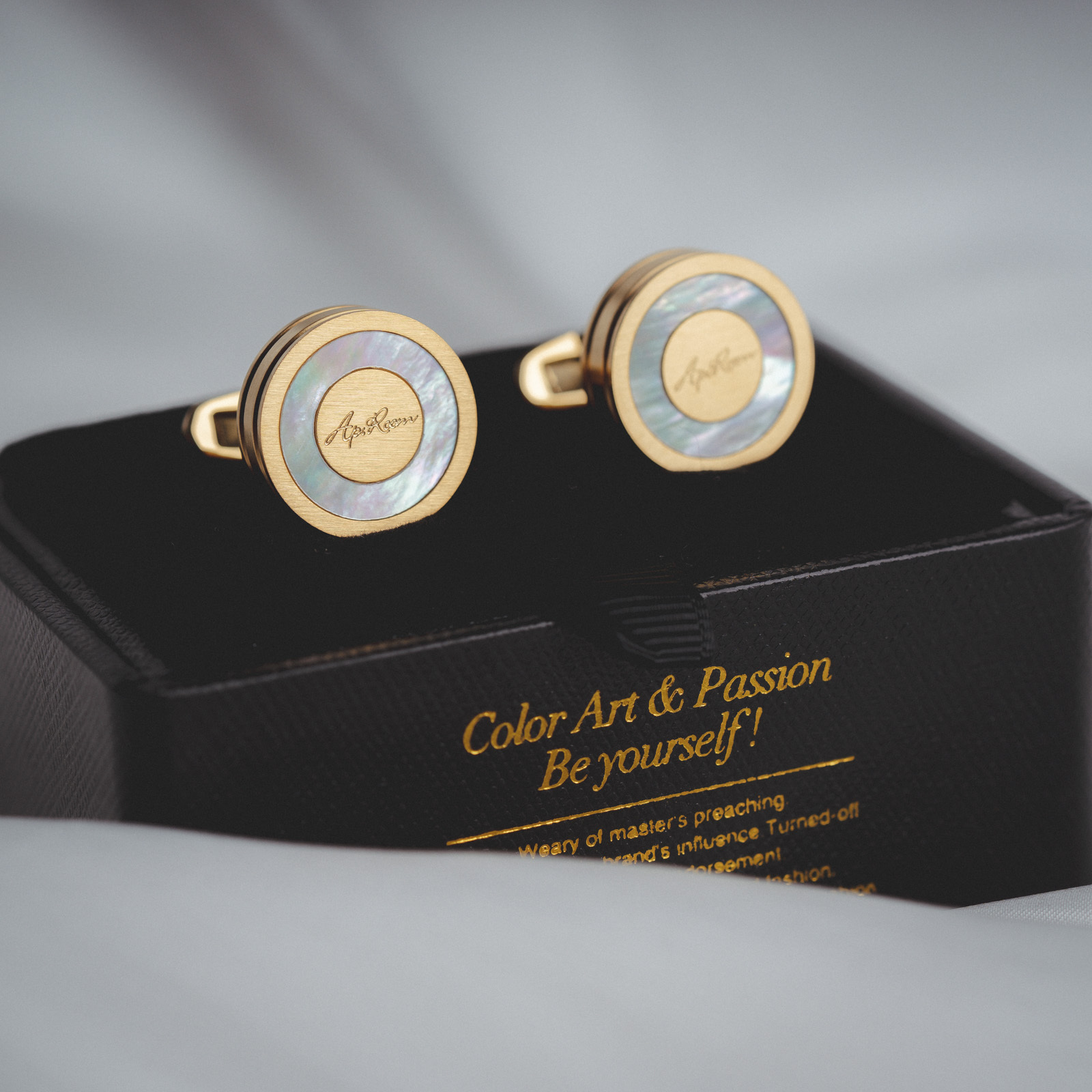 French Gold Shell Cufflinks - Image 3