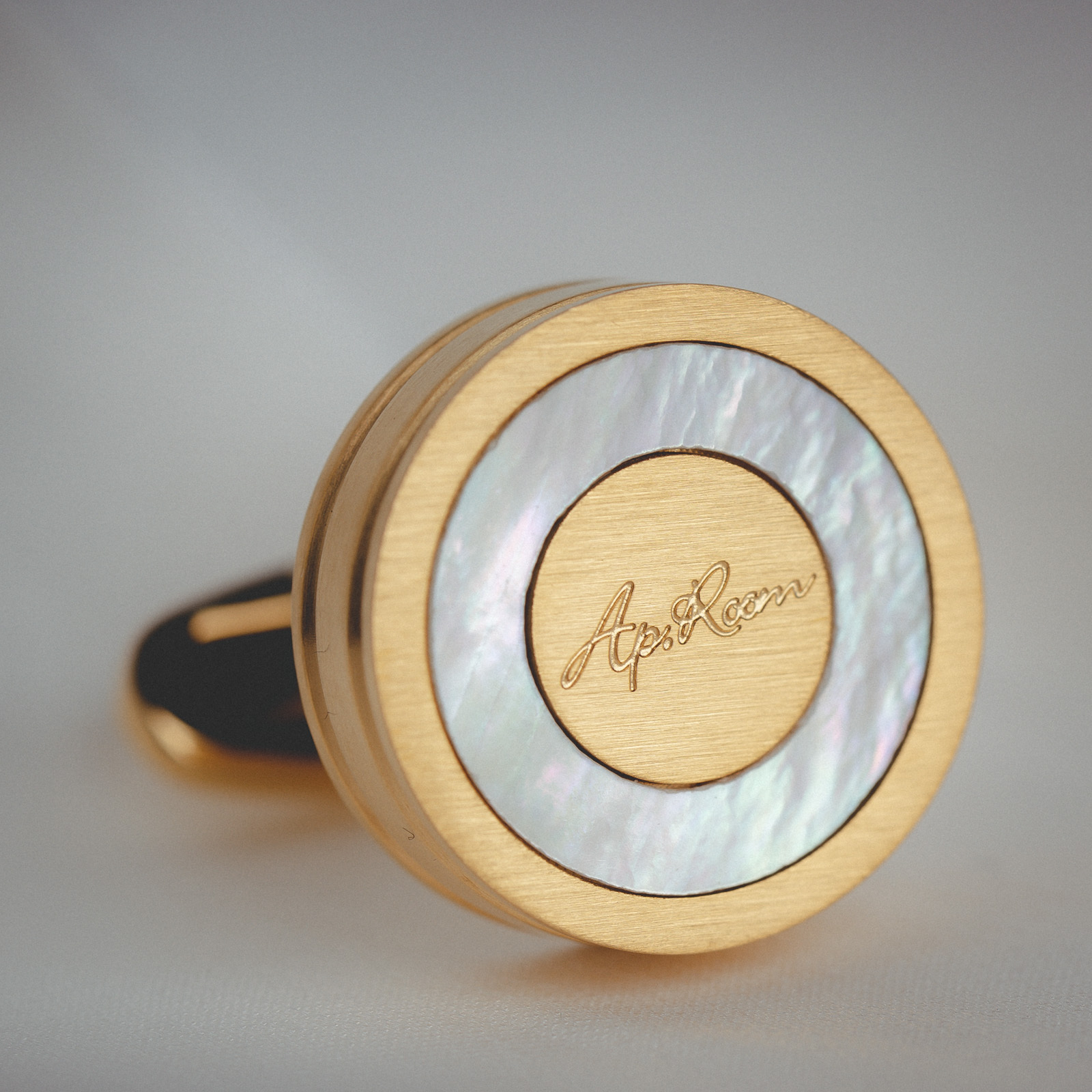 French Gold Shell Cufflinks - Image 2