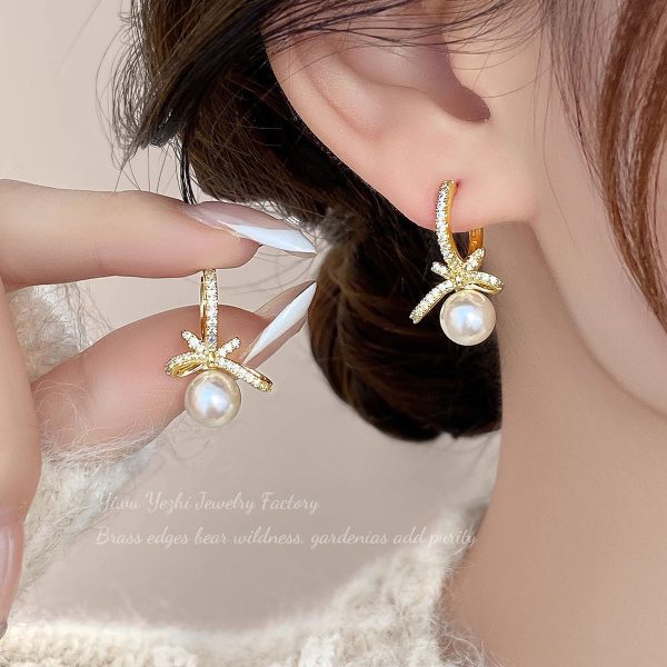 Zircon Bow Pearl Earrings