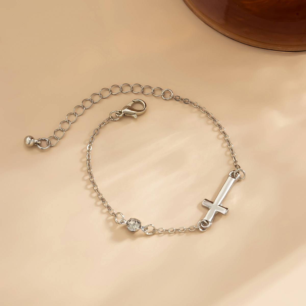 Baroque-Style Minimalist Pearl-Look Bracelet - Image 3