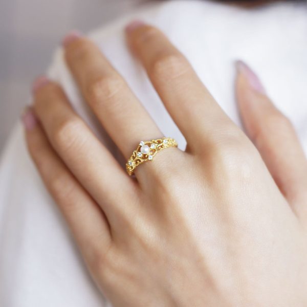 Women’s Gold-Tone Antique Hollow Ring