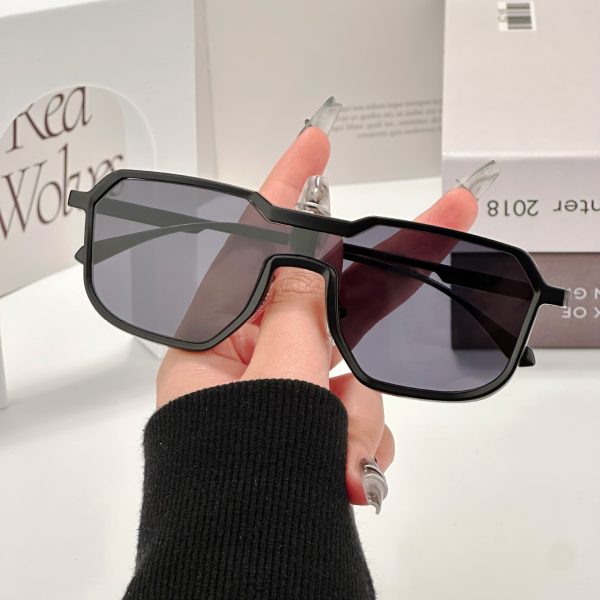One-Piece Street Style Sunglasses