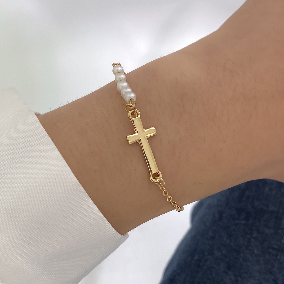 Baroque-Style Minimalist Pearl-Look Bracelet - Image 4