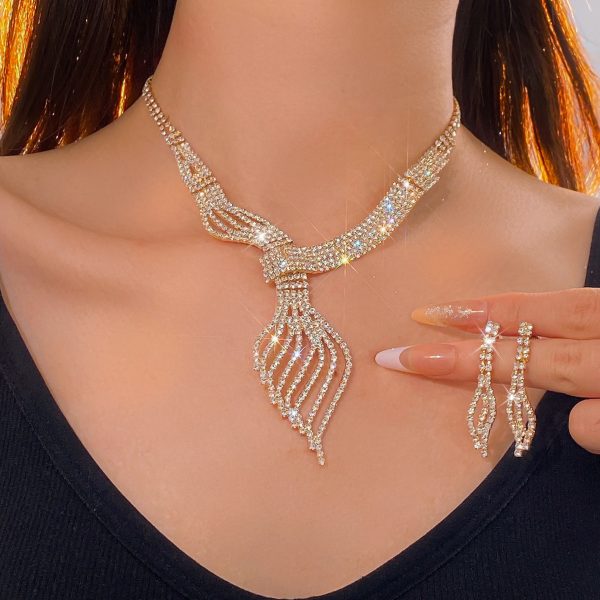 High-Grade Clavicle Necklace and Earrings Set