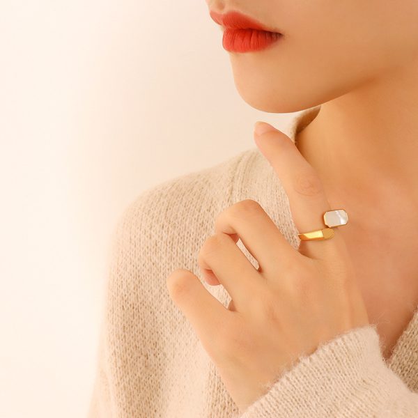 Vintage White Seashell-Inspired Ring