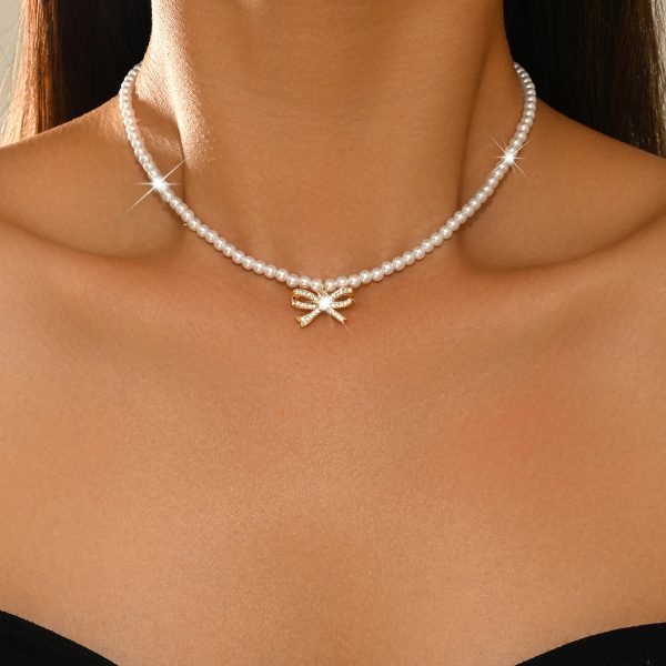 European Sparkly Bow Faux Pearl Choker