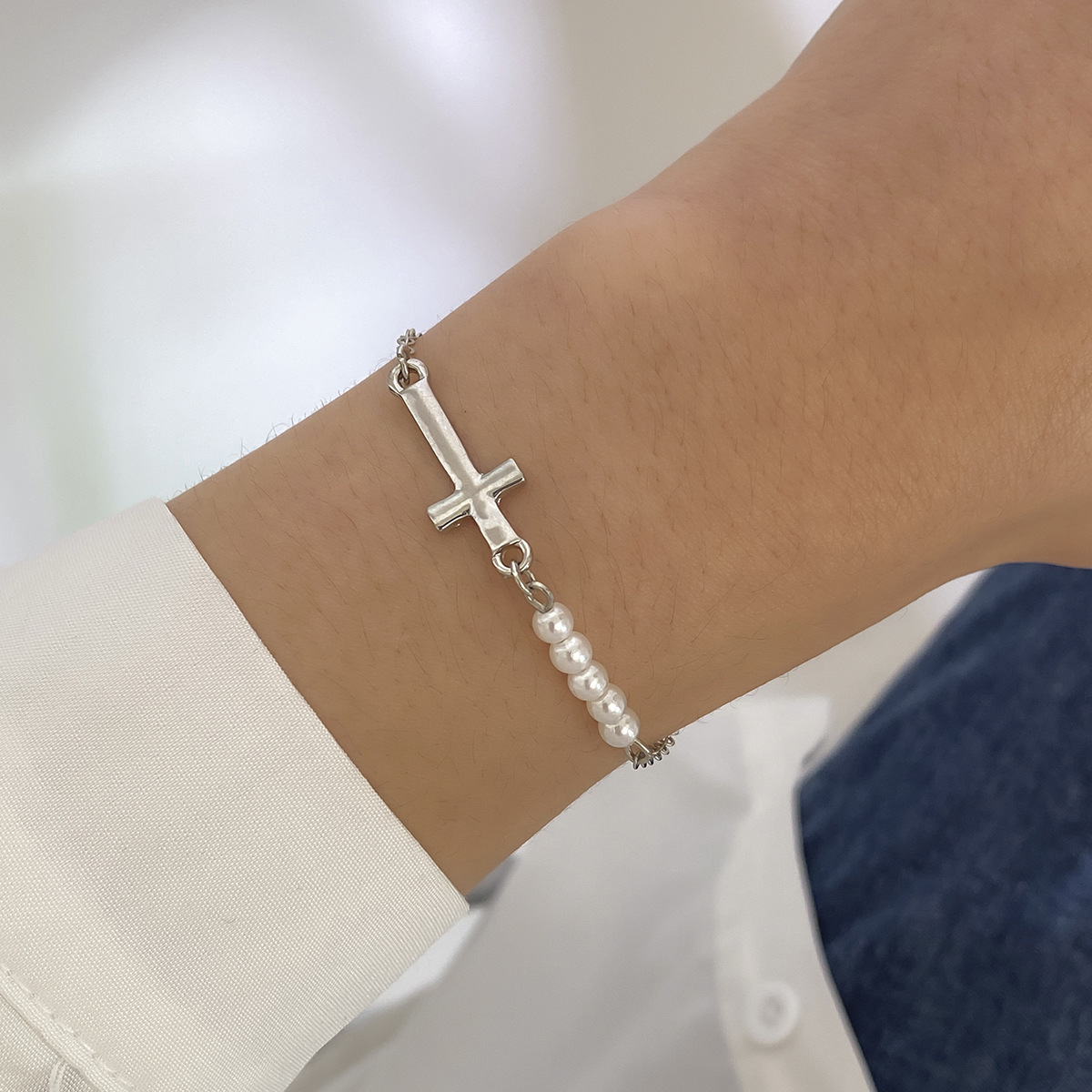 Baroque-Style Minimalist Pearl-Look Bracelet - Image 5